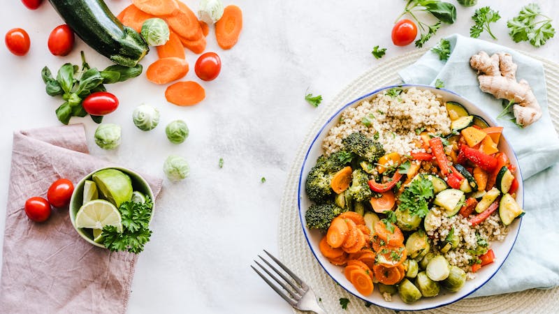 Colorful plate of anti-inflammatory foods including salmon and vegetables