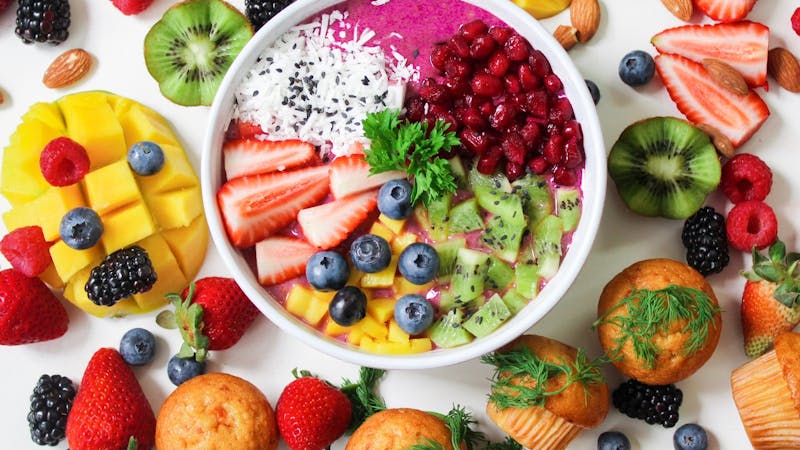 Balanced meal plate showing protein, vegetables, and healthy fats